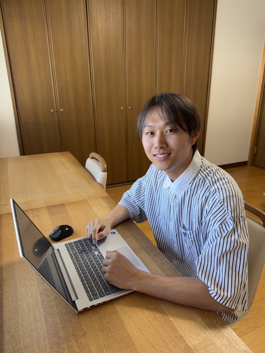 制作作業をしている居川魁登の写真